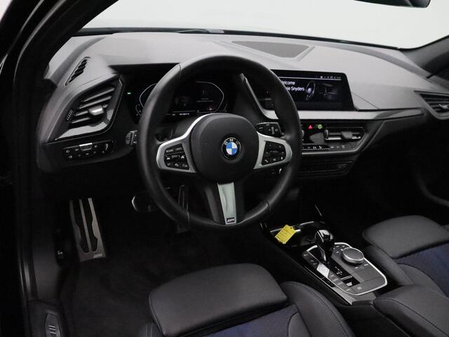 BMW 1-SERIE 5-deurs 118i M Sportpakket | Panoramadak | HIFI | Driving Assistant | 17"