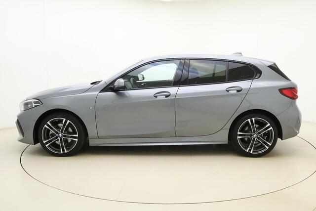 BMW 1-SERIE 118i Executive Automaat | M Pakket Interieur & Exterieur | Lederen bekleding | Keyless | Comfortstoelen | Camera | Navigatie | Stoelverwarming