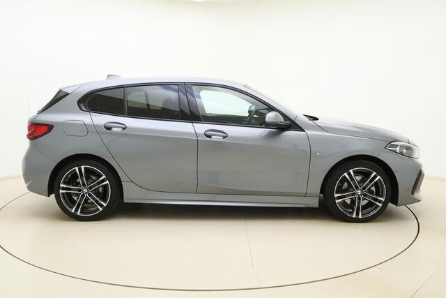 BMW 1-SERIE 118i Executive Automaat | M Pakket Interieur & Exterieur | Lederen bekleding | Keyless | Comfortstoelen | Camera | Navigatie | Stoelverwarming