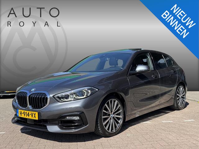 BMW 1-SERIE 118i High Executive Edition PANORAMADAK | NAVIGATIE | STOELVERWARMING | CAMERA | LEDER SPORT INTERIEUR | ACHTERUIT RIJ CAMERA | PARKEERSENSOREN | AIRCO/ECC | CRUISECONTROL | LED | AFNEEMBARE TREKHAAK |