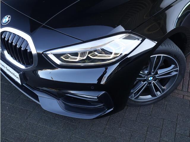 BMW 1-SERIE 118i Executive Edition Sport Line | Cruise Control | HiFi | Shadow Line | Live Cockpit Professional | Stoelverwarming | Sportstoelen |