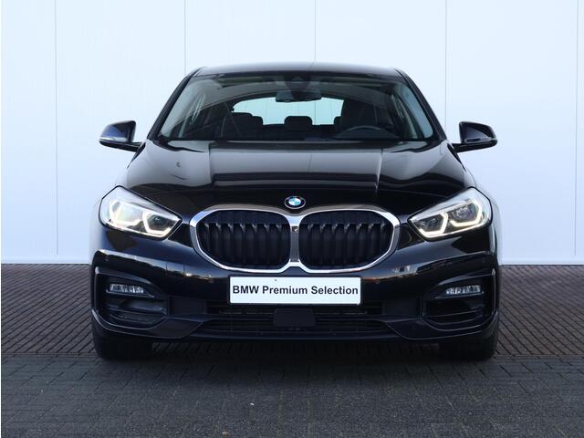BMW 1-SERIE 118i Executive Edition Sport Line | Cruise Control | HiFi | Shadow Line | Live Cockpit Professional | Stoelverwarming | Sportstoelen |