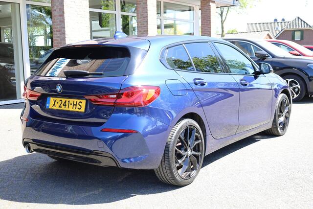 BMW 1-SERIE 118i High Executive STOELVERWARMING 18"LMV CRUISE NAVI 2xPDC CLIMA HALFLEER M-STUUR