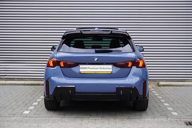 BMW 1-SERIE 120 M Sportpakket Pro | 19 inch LM M Y-spaak | Stuurwielrand verwarmd | Extra getint glas | Harman-Kardon sound system | Parking Assistant Plus | BMW Head-Up Display