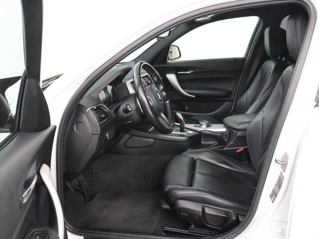 BMW 1-SERIE M140i High Executive | Stoelverwarming | Carplay | Leder | Adaptief LED | Keyless | Navigatie | Sportstoelen | Parkeerhulp | Climate control | Cruise control | Bluetooth | Getint glas | M Sport
