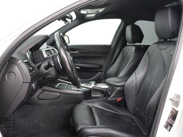 BMW 1-SERIE M140i High Executive | Stoelverwarming | Carplay | Leder | Adaptief LED | Keyless | Navigatie | Sportstoelen | Parkeerhulp | Climate control | Cruise control | Bluetooth | Getint glas | M Sport