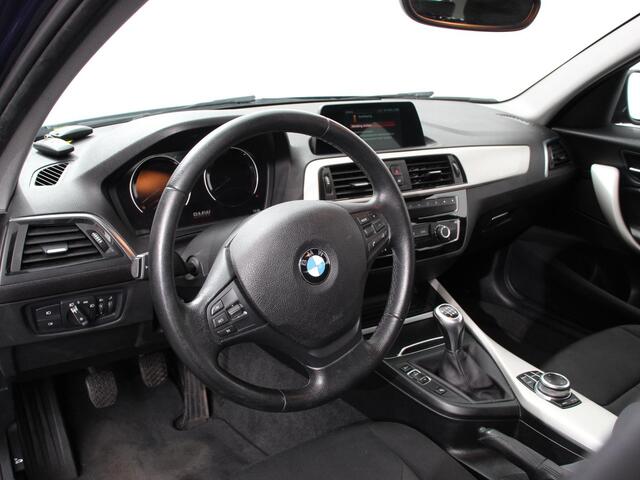 BMW 1-SERIE 116d Executive Lees opmerkingen! Cruise control Climate control Parkeersensoren Lichtmetalen velgen Elektrische ramen Radio Handel/ Export!