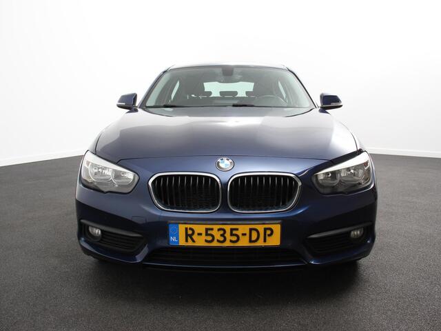 BMW 1-SERIE 116d Executive Lees opmerkingen! Cruise control Climate control Parkeersensoren Lichtmetalen velgen Elektrische ramen Radio Handel/ Export!