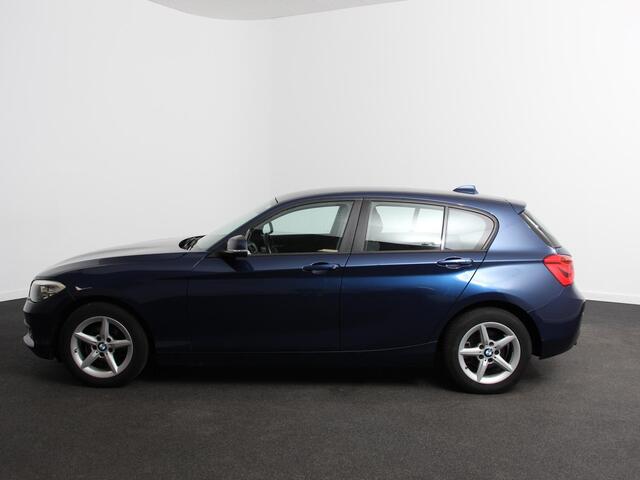 BMW 1-SERIE 116d Executive Lees opmerkingen! Cruise control Climate control Parkeersensoren Lichtmetalen velgen Elektrische ramen Radio Handel/ Export!
