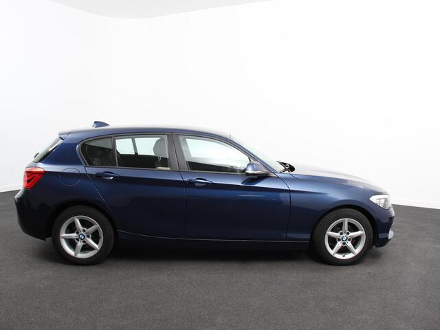 BMW 1-SERIE 116d Executive Lees opmerkingen! Cruise control Climate control Parkeersensoren Lichtmetalen velgen Elektrische ramen Radio Handel/ Export!