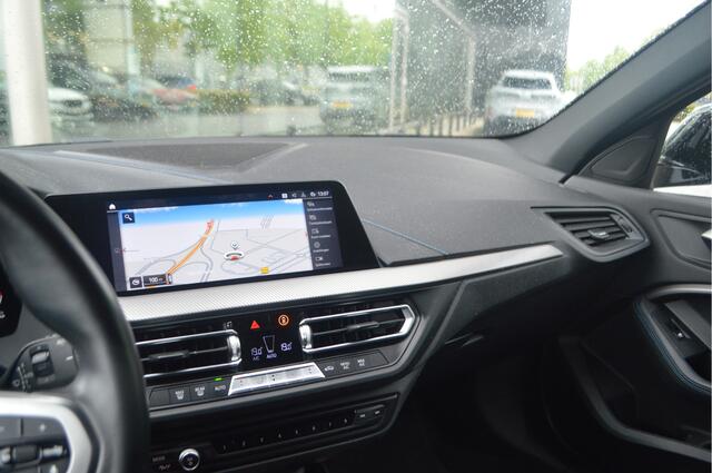 BMW 1-SERIE 118i Executive M Sport Automaat / Sportstoelen / Cruise Control / LED / M Sportonderstel / Cruise Control