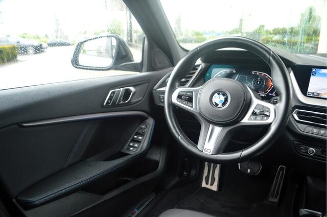 BMW 1-SERIE 118i Executive M Sport Automaat / Sportstoelen / Cruise Control / LED / M Sportonderstel / Cruise Control