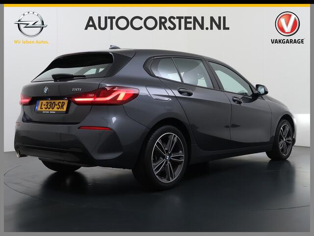 BMW 1-SERIE 118i Aut. Sport Line Live cockpit pro Shadow-line Stoelverwarming Apple Carplay Android Auto Navi Ecc Cruise Control Pdc Business Edition Lmv 17" Led DAB Regen-Lichtsensor Verkeersbord detectie Rijstrooksensor Dealeronderhouden