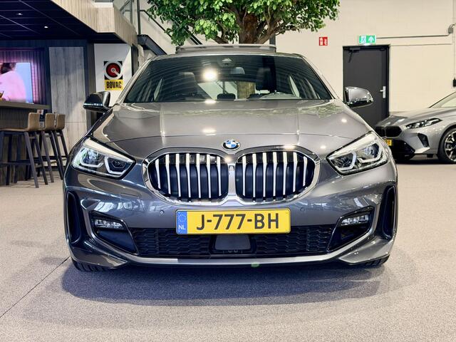 BMW 1-SERIE 118i Executive Edition M-Sport | Panorama | Camera | NAP | Stoelverwarming | Sfeerverlichting