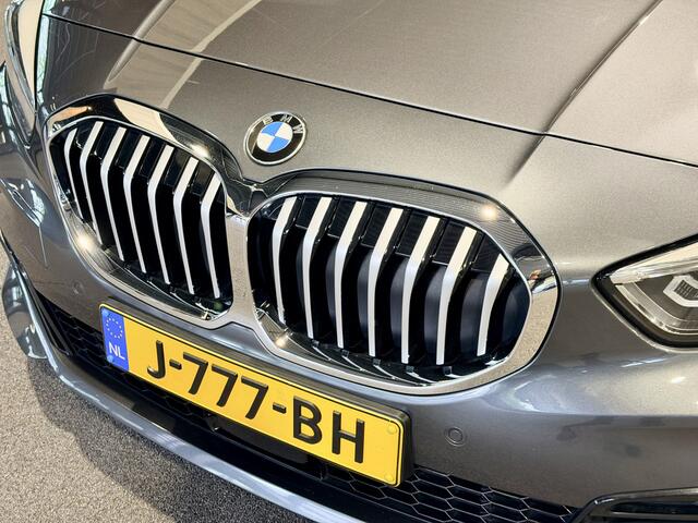 BMW 1-SERIE 118i Executive Edition M-Sport | Panorama | Camera | NAP | Stoelverwarming | Sfeerverlichting