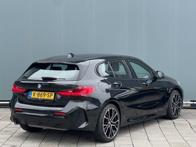 BMW 1-SERIE BWJ 2021 | 118i 136PK High Ex. AUTOMAAT | LEER | M-PAKKET | CLIMA | NAVI | SPORTSTOELEN | 18'' LMV | STOELVERW | CARPLAY |