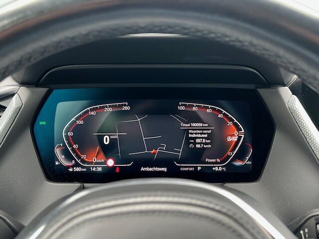 BMW 1-SERIE BWJ 2021 | 118i 136PK High Ex. AUTOMAAT | LEER | M-PAKKET | CLIMA | NAVI | SPORTSTOELEN | 18'' LMV | STOELVERW | CARPLAY |