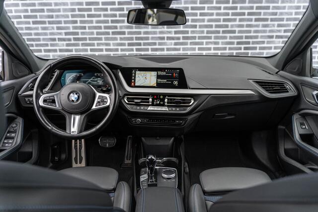 BMW 1-SERIE 118i Business Edition | M-Sport | Trekhaak | Lichtmetalen Velgen 18 inch | Achteruitrijcamera | Parkeersensoren | BMW Live Cockpit Professional | Sportstoelen | Sportonderstel