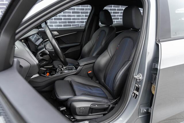 BMW 1-SERIE 118i Business Edition | M-Sport | Trekhaak | Lichtmetalen Velgen 18 inch | Achteruitrijcamera | Parkeersensoren | BMW Live Cockpit Professional | Sportstoelen | Sportonderstel