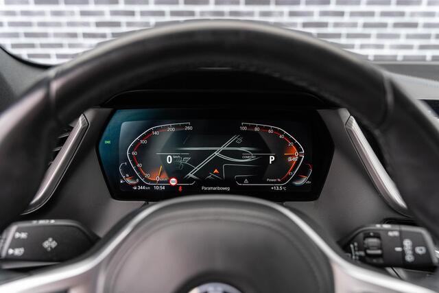 BMW 1-SERIE 118i Business Edition | M-Sport | Trekhaak | Lichtmetalen Velgen 18 inch | Achteruitrijcamera | Parkeersensoren | BMW Live Cockpit Professional | Sportstoelen | Sportonderstel
