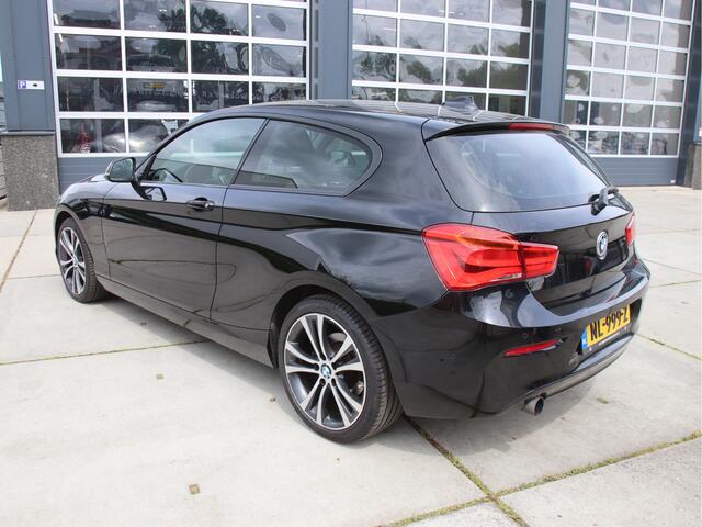 BMW 1-SERIE 118i M-Pakket Automaat, NL-Auto, LED, PDC SALE!!