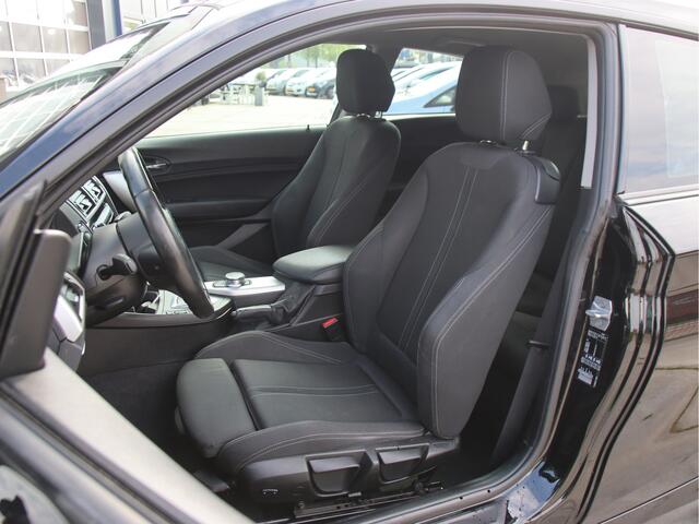 BMW 1-SERIE 118i M-Pakket Automaat, NL-Auto, LED, PDC SALE!!