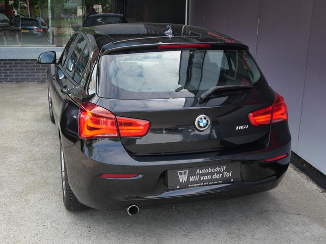 BMW 1-SERIE 116i EXECUTIVE | CRUISE | FULL-LED | NAVIGATIE | CLIMA | PDC V+A | ALL-SEASON!!