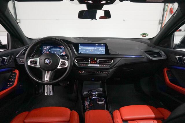 BMW 1-SERIE M135i xDrive Panoramadak | Head Up | Harman Kardon