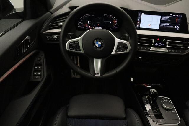BMW 1-SERIE 118i 2024 | M Sport Pro Pack | Schuifkantel Dak | Digitaal Dashboard | Achteruitrij Camera | Navigatie | Cruise Control | DAB Radio | Stoelverwarming | Carplay | Nationale Autopas