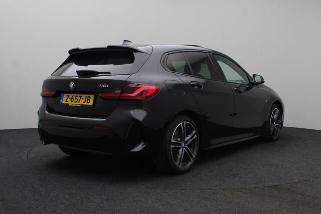 BMW 1-SERIE 118i 2024 | M Sport Pro Pack | Schuifkantel Dak | Digitaal Dashboard | Achteruitrij Camera | Navigatie | Cruise Control | DAB Radio | Stoelverwarming | Carplay | Nationale Autopas