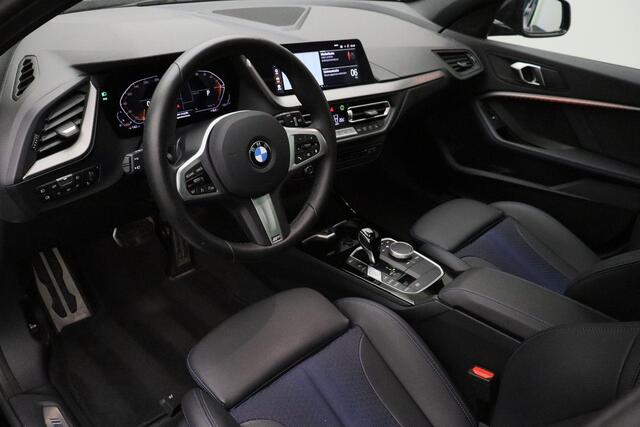 BMW 1-SERIE 118i 2024 | M Sport Pro Pack | Schuifkantel Dak | Digitaal Dashboard | Achteruitrij Camera | Navigatie | Cruise Control | DAB Radio | Stoelverwarming | Carplay | Nationale Autopas