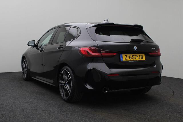 BMW 1-SERIE 118i 2024 | M Sport Pro Pack | Schuifkantel Dak | Digitaal Dashboard | Achteruitrij Camera | Navigatie | Cruise Control | DAB Radio | Stoelverwarming | Carplay | Nationale Autopas