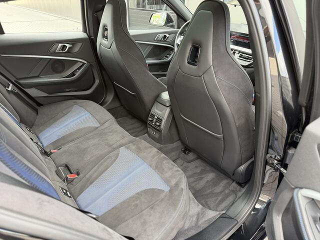 BMW 1-SERIE 120i M Sport Edition | Panorama | 19" | M Seats | HiFi Audio