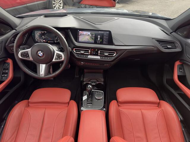 BMW 1-SERIE 118i AUT7 M-SPORT HIGH EXECUTIVE EDITION PANODAK DESIGNO-SPORTLEDER NAVI CAMERA DIGI-DASH APPLE-CARPLAY LED LMV PDC