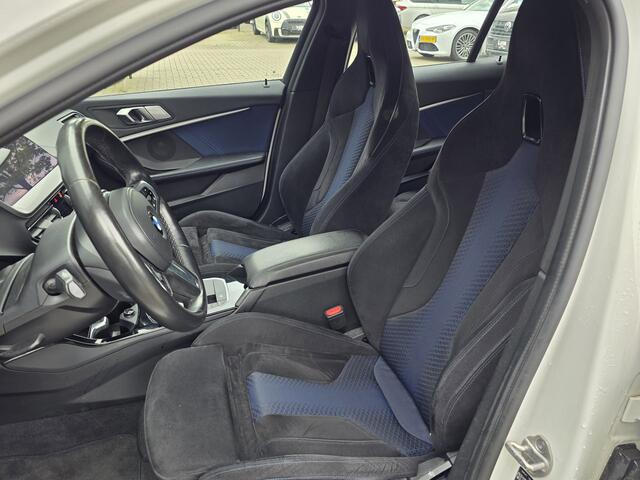 BMW 1-SERIE 118i High Executive + M-SPORT + KUIPSTOELEN + DIG DASHBOARD + LED