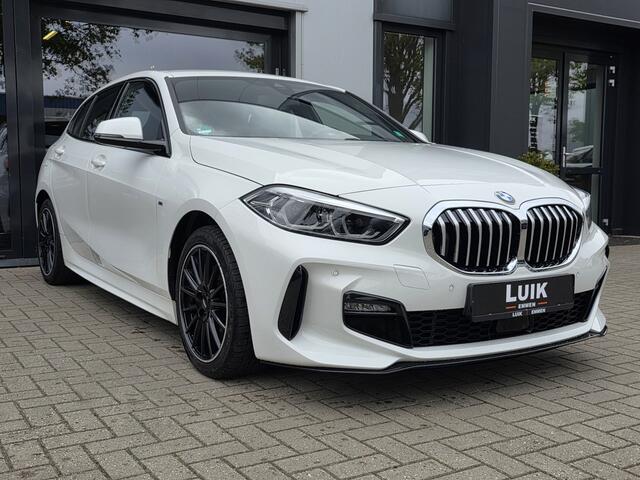 BMW 1-SERIE 118i High Executive + M-SPORT + KUIPSTOELEN + DIG DASHBOARD + LED