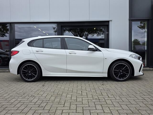 BMW 1-SERIE 118i High Executive + M-SPORT + KUIPSTOELEN + DIG DASHBOARD + LED
