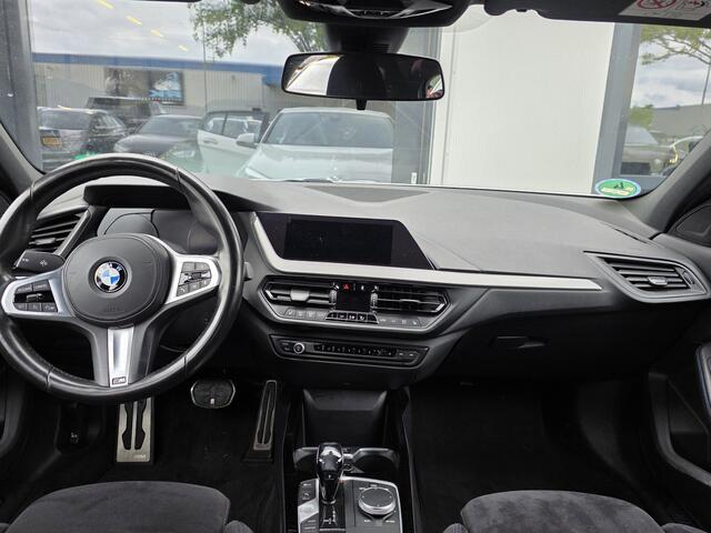 BMW 1-SERIE 118i High Executive + M-SPORT + KUIPSTOELEN + DIG DASHBOARD + LED