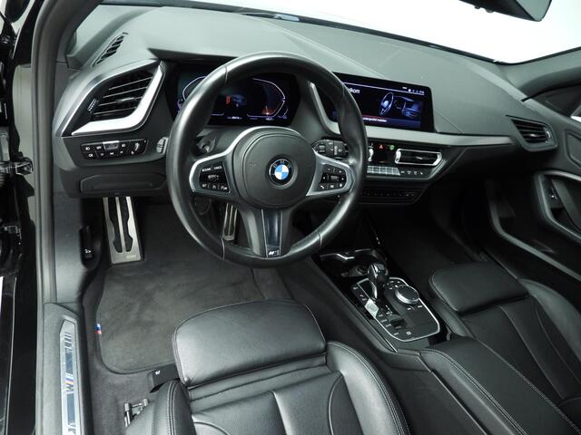 BMW 1-SERIE 5-deurs 118i | M-Sportpakket | LED | Leder | Navigatie | Stoelverwarming | Sportstoelen | DAB | Alu 18 inch