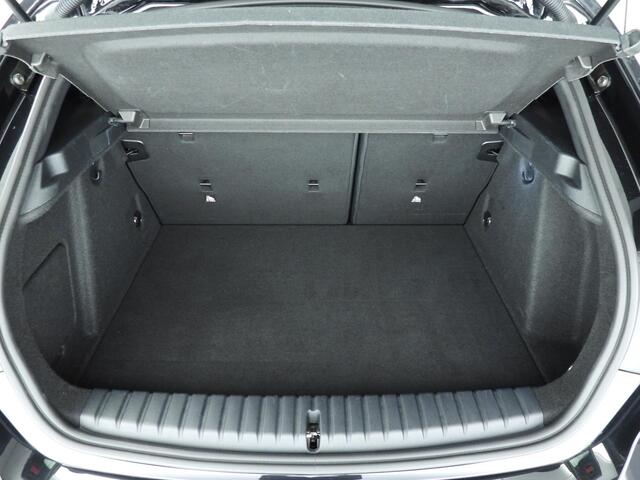 BMW 1-SERIE 5-deurs 118i | M-Sportpakket | LED | Leder | Navigatie | Stoelverwarming | Sportstoelen | DAB | Alu 18 inch