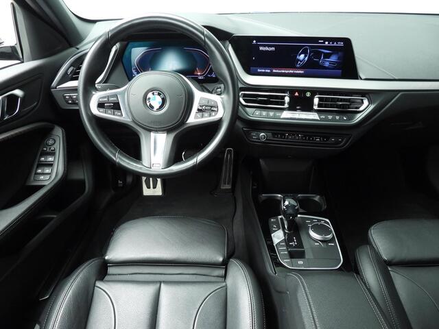 BMW 1-SERIE 5-deurs 118i | M-Sportpakket | LED | Leder | Navigatie | Stoelverwarming | Sportstoelen | DAB | Alu 18 inch