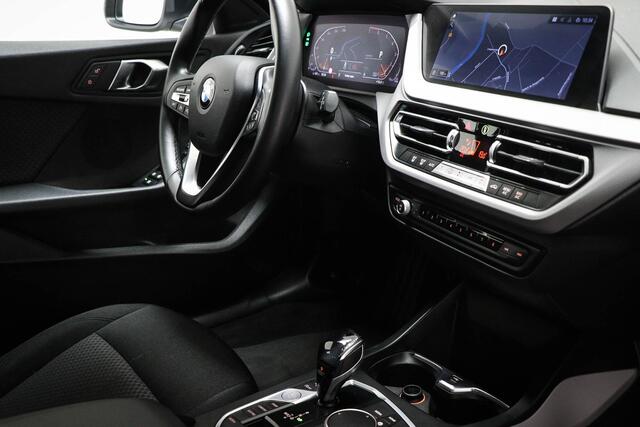 BMW 1-SERIE 118i Business Edition | PARKING PACK | DAB | APPLE | NAVI | CAMERA | 17"