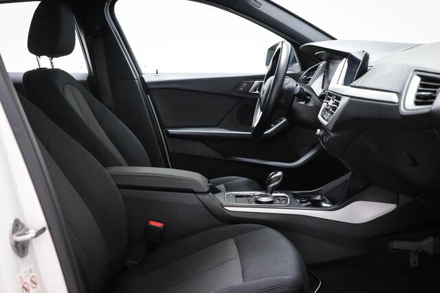 BMW 1-SERIE 118i Business Edition | PARKING PACK | DAB | APPLE | NAVI | CAMERA | 17"