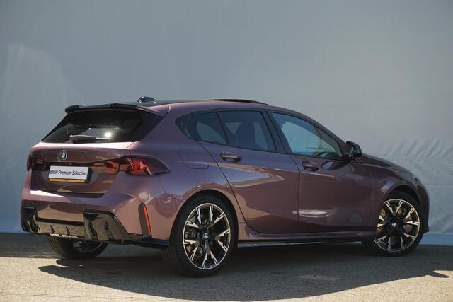 BMW 1-SERIE 120 | M Sportpakket Pro | Harman Kardon | Panoramadak | Stuurwielrand verwarmd | Trekhaak