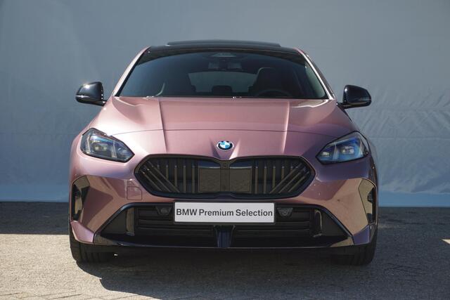 BMW 1-SERIE 120 | M Sportpakket Pro | Harman Kardon | Panoramadak | Stuurwielrand verwarmd | Trekhaak