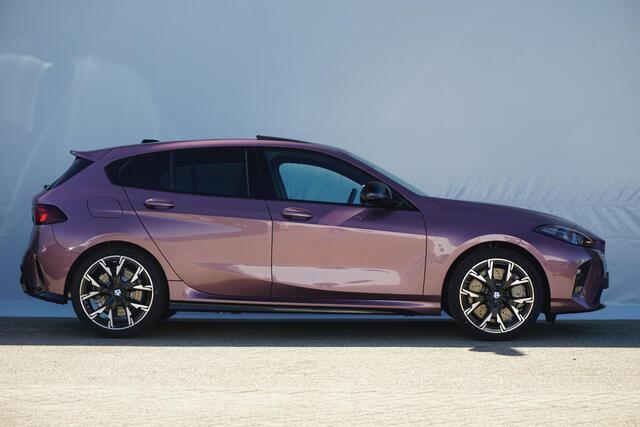BMW 1-SERIE 120 | M Sportpakket Pro | Harman Kardon | Panoramadak | Stuurwielrand verwarmd | Trekhaak