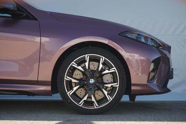 BMW 1-SERIE 120 | M Sportpakket Pro | Harman Kardon | Panoramadak | Stuurwielrand verwarmd | Trekhaak