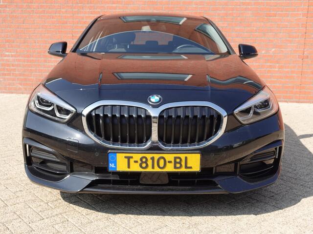 BMW 1-SERIE 118i Introduction Edition Automaat Navigatie Virtual Cockpit Parkeersensoren Ledverlichting HiFi audio Cruise Control Climate Control Getinte ramen