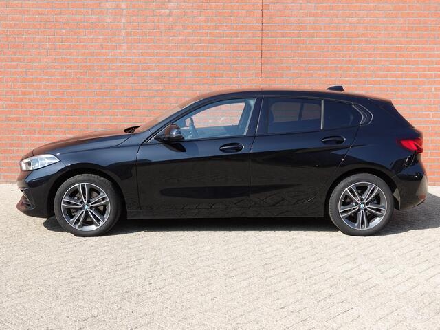 BMW 1-SERIE 118i Introduction Edition Automaat Navigatie Virtual Cockpit Parkeersensoren Ledverlichting HiFi audio Cruise Control Climate Control Getinte ramen