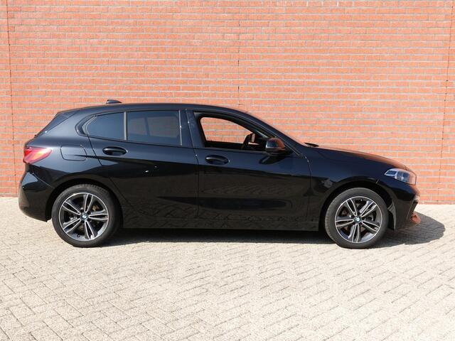 BMW 1-SERIE 118i Introduction Edition Automaat Navigatie Virtual Cockpit Parkeersensoren Ledverlichting HiFi audio Cruise Control Climate Control Getinte ramen